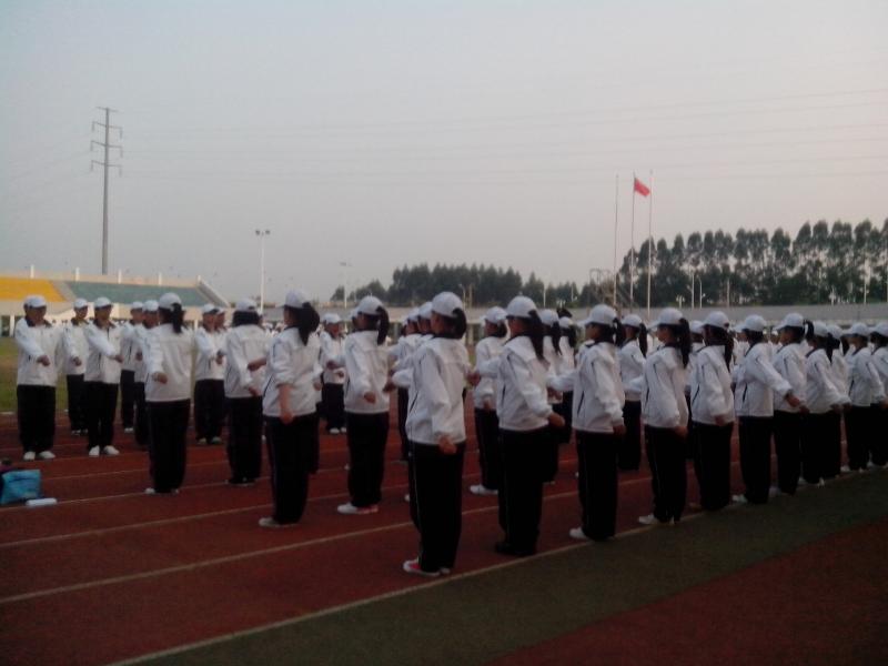 动漫屋
2012级新生军训系列报道之齐步走3.jpg